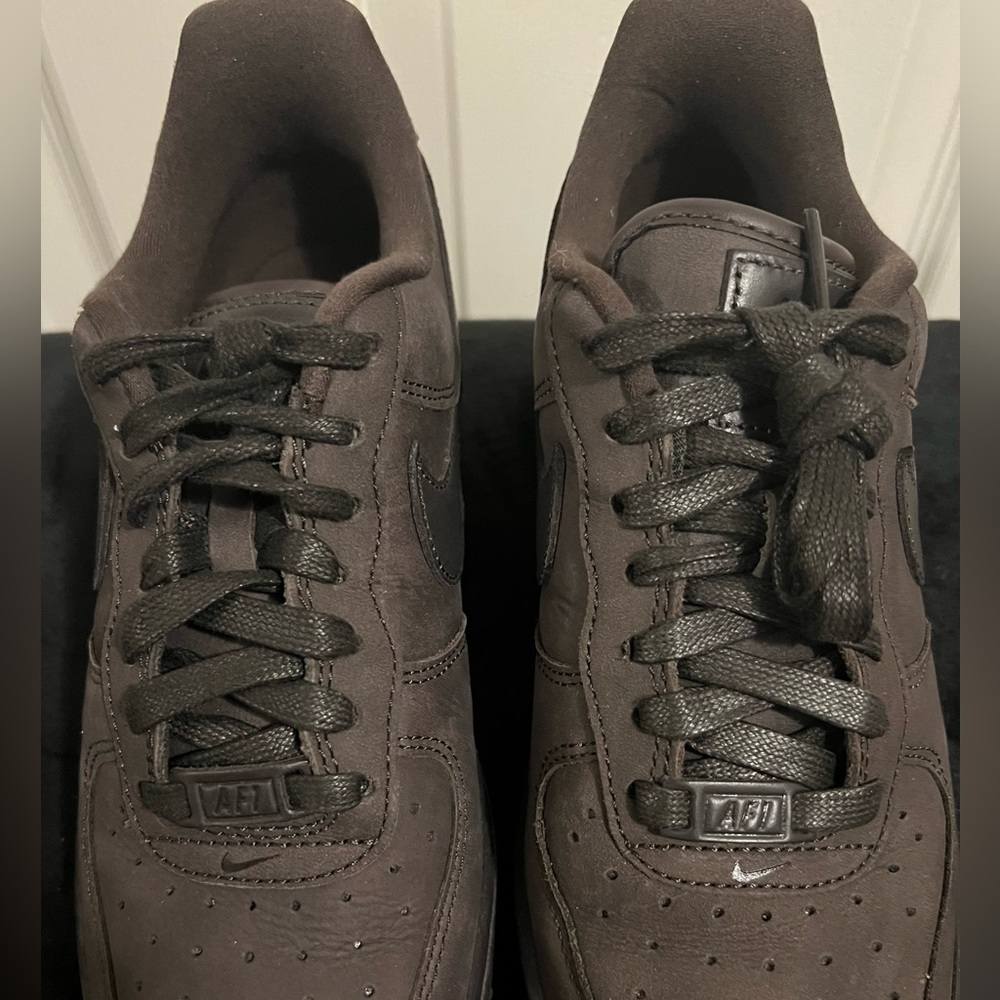 Nike Women’s Sneakers in Dark Brown
